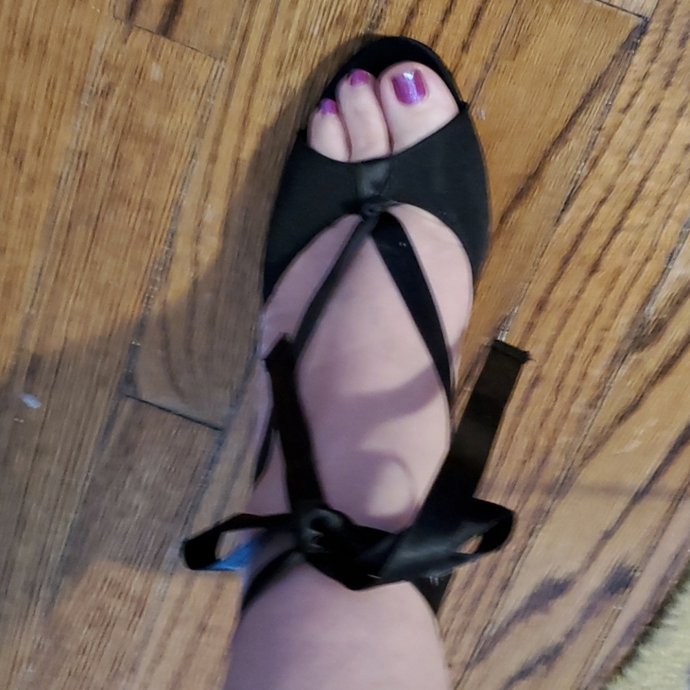 Size 9M White/Black Market lace up wedges